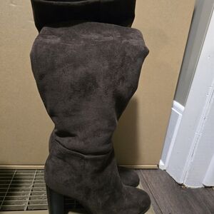 Chic Women's Suede Heeled Boots